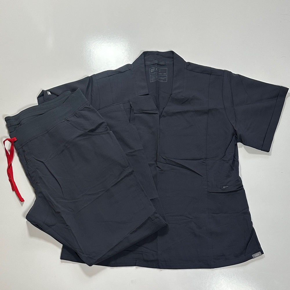 Figs Charcoal women’s scrubs XXL
